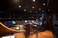 Super Yacht 4YOU - Heesen - Wheelhouse.png